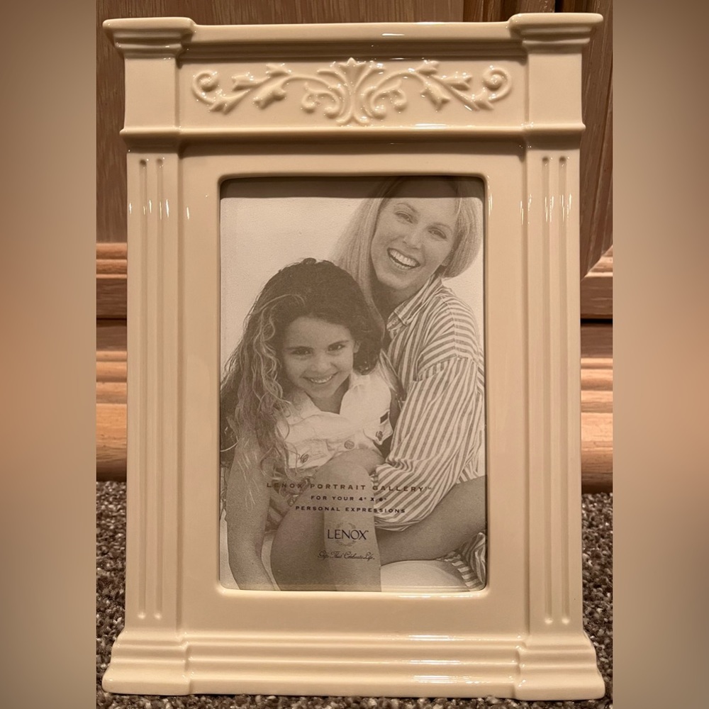 BRAND NEW! Lenox Roman Frieze picture frame
